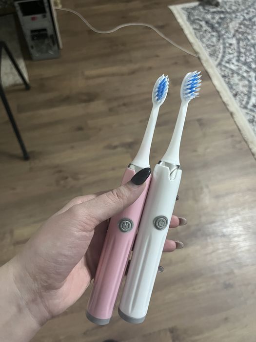 Продам электрическую звуковую зубную щётку