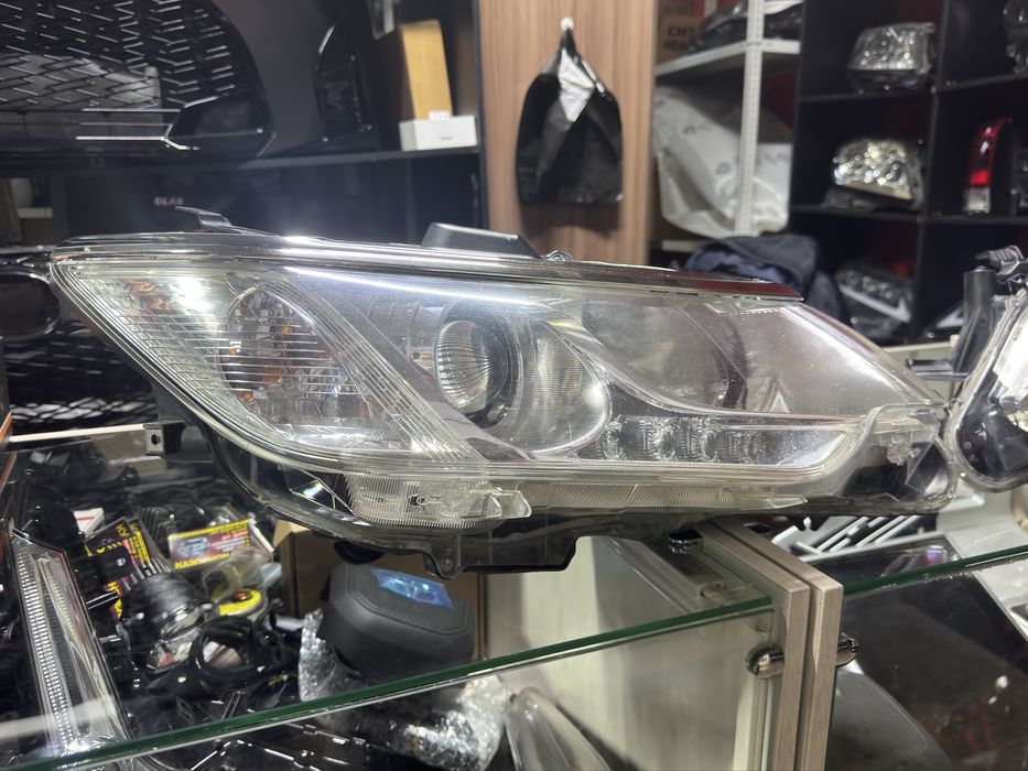 Фары Toyota Camry 55 Б/У Оригинал