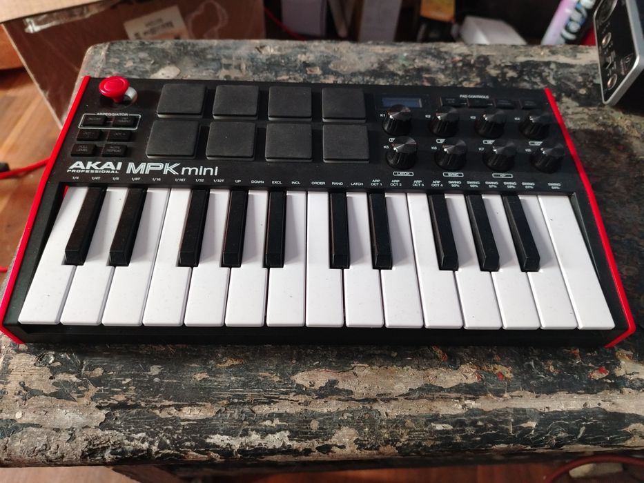 Миди клавиатура AKAI MPK MINI