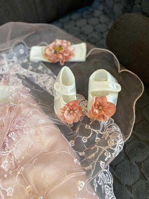 Пелена за изписване плюс рокличка обувки и лента за коса