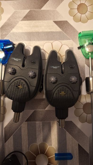 Въдици, макари шаранджийски принадлежности.