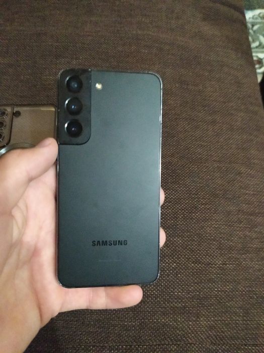 Samsung s22 ideal