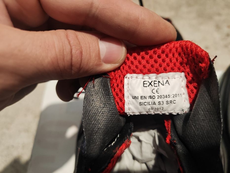 Работни обувки с метално бомбе