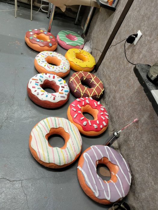 Vand butaforie gogosi/lego/rujuri/inghetata/fotoliu pantof