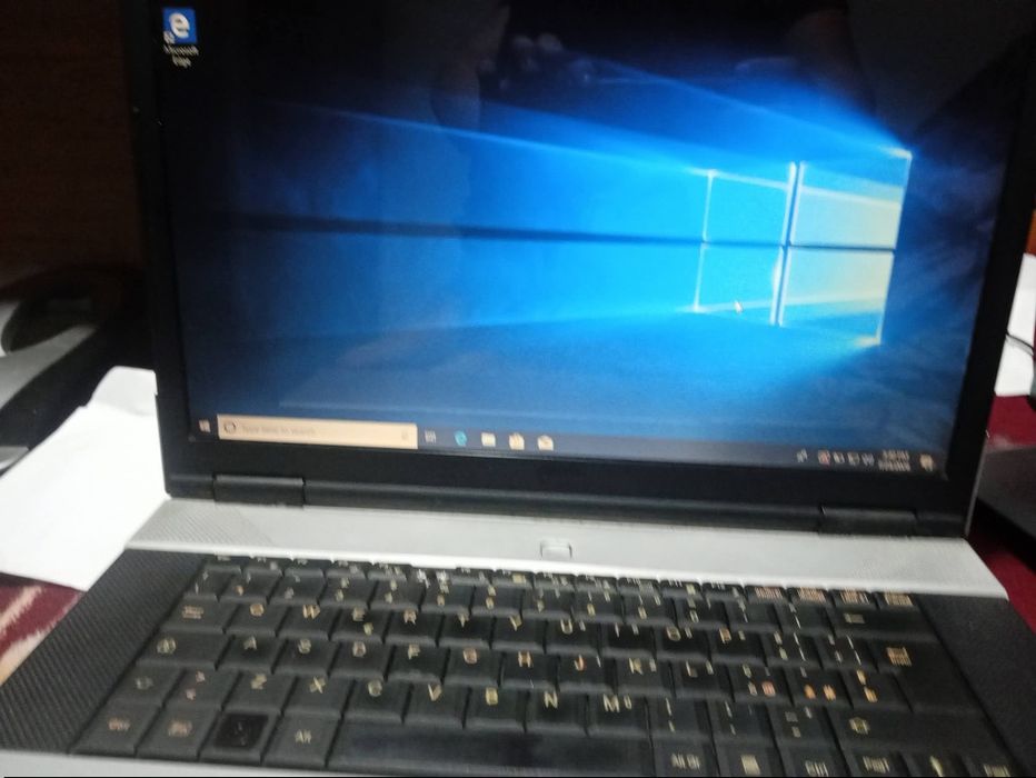 Se vinde leptop Fujitsu exprimo mobile v6555 în stare buna trimit prin țară plată la curier