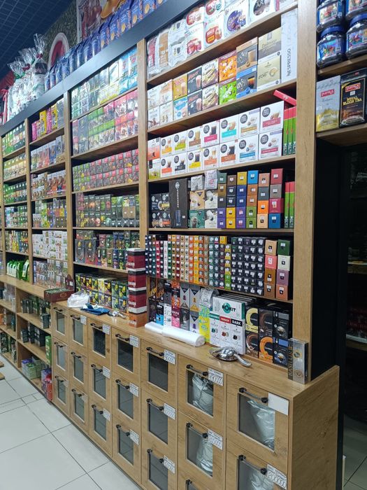 Полки ветрины для магазинов и аптек на заказ