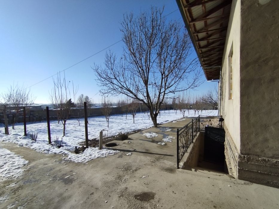 Uchastka Dala hovli uy