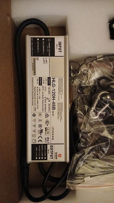 Продаю новый светодиодный LED-светильник (панель) + оригинальный блок