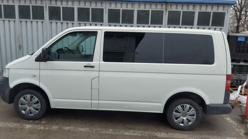 Vand T5  Volkswagen Caravelle 8 locuri