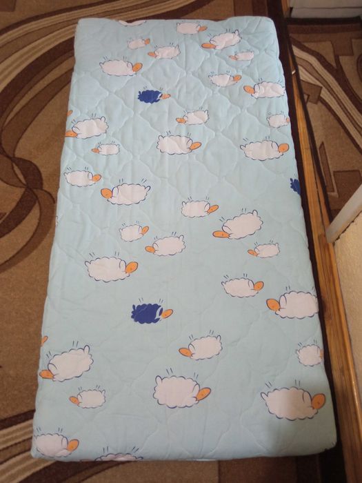 Детско легло с люлеещ механизъм