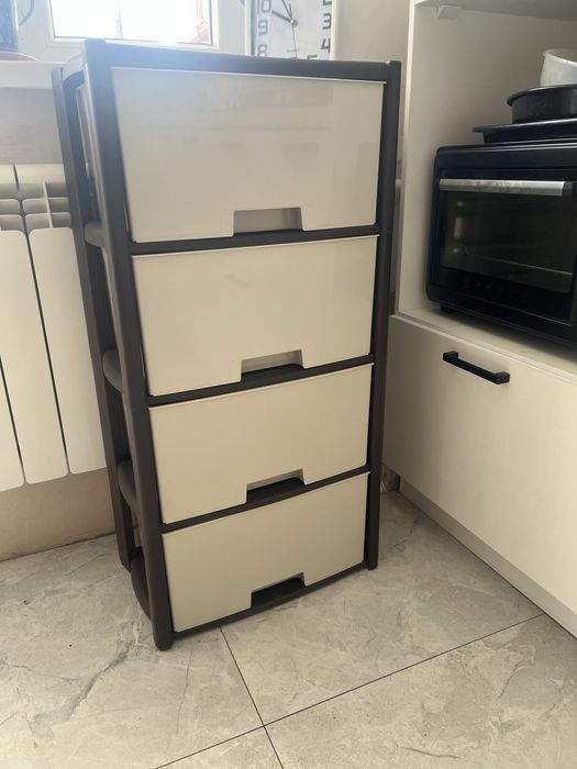 Комод пластиковый с выдвижными ящиками