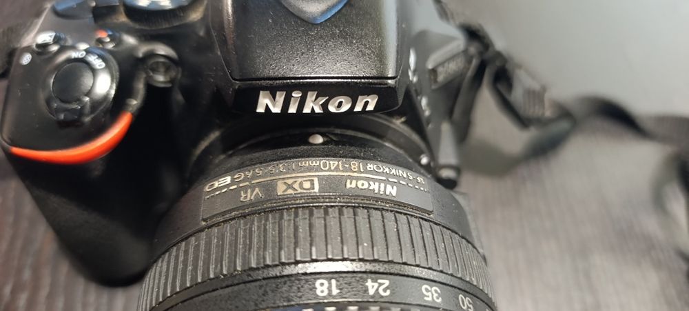 Aparat Foto DSLR Nikon D5600 Kit 18-140mm f/3.5-5.6G ED VR – Stare  Bună