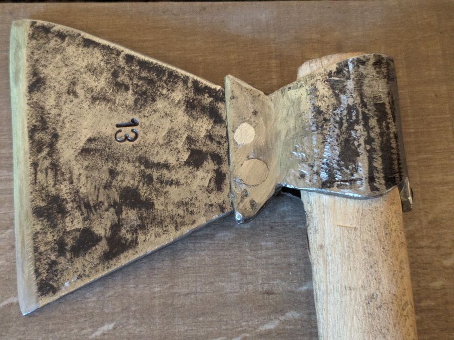 Брадва ръчна изработка