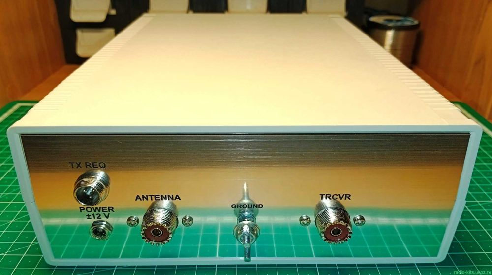 Тюнер ATU-1000 в светло-сером корпусе из ABS пластика