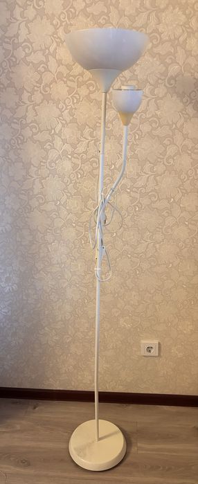 Продам светильник напольный.