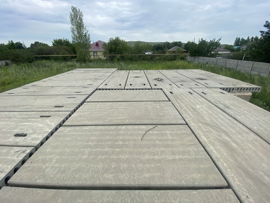Продам участкок и цоколем