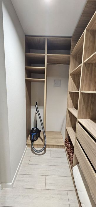 Аренда 1/1/5 Буюк ипак йули, Художник