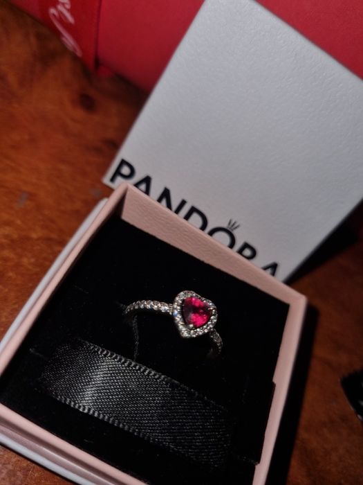 Vând inel pandora original