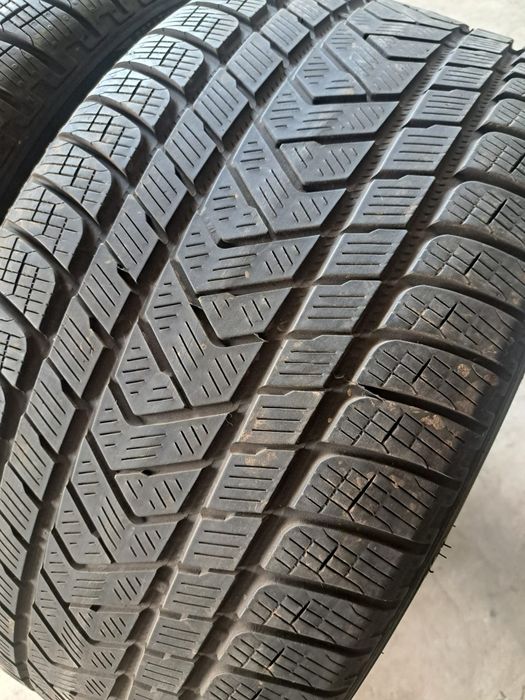 2 anvelope iarnă 295 35 r21 Pirelli