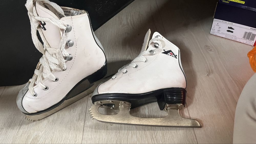 Продам Коньки детские 25 размер