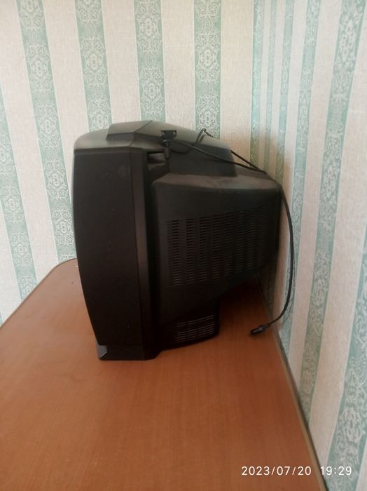 Продам телевизор LG в хорошем состоянии .