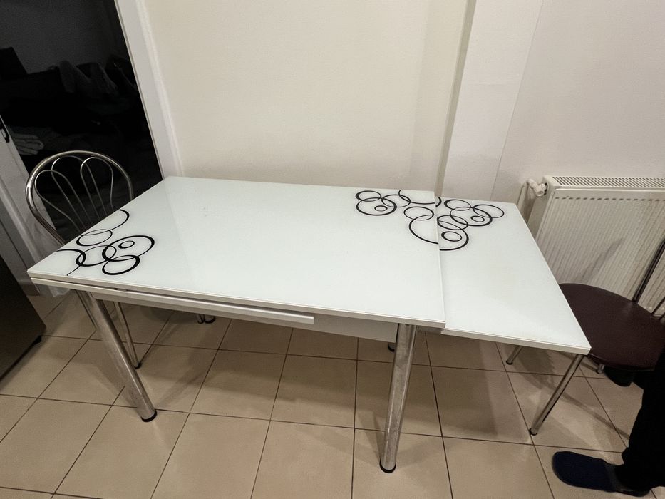 Masa extensibila Camilli Bubble Studio folosita in stare buna