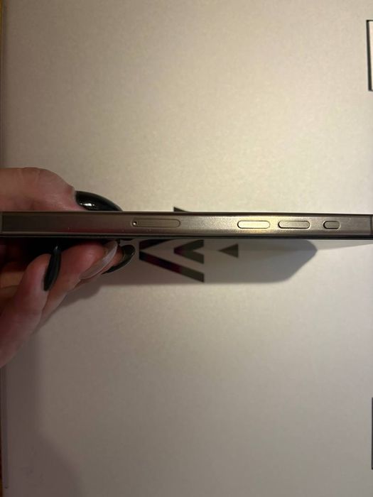 Айфон 15про Макс сотилади