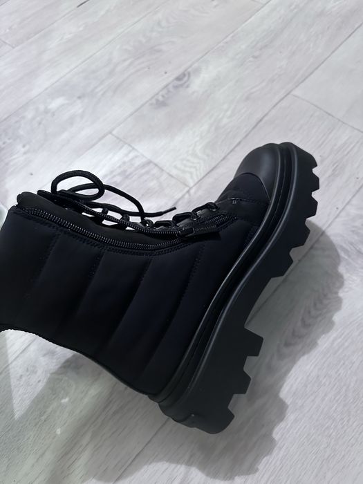 Новая обувь charles keith