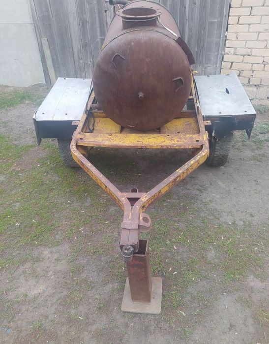 Продам прицеп бочку на колёсах.