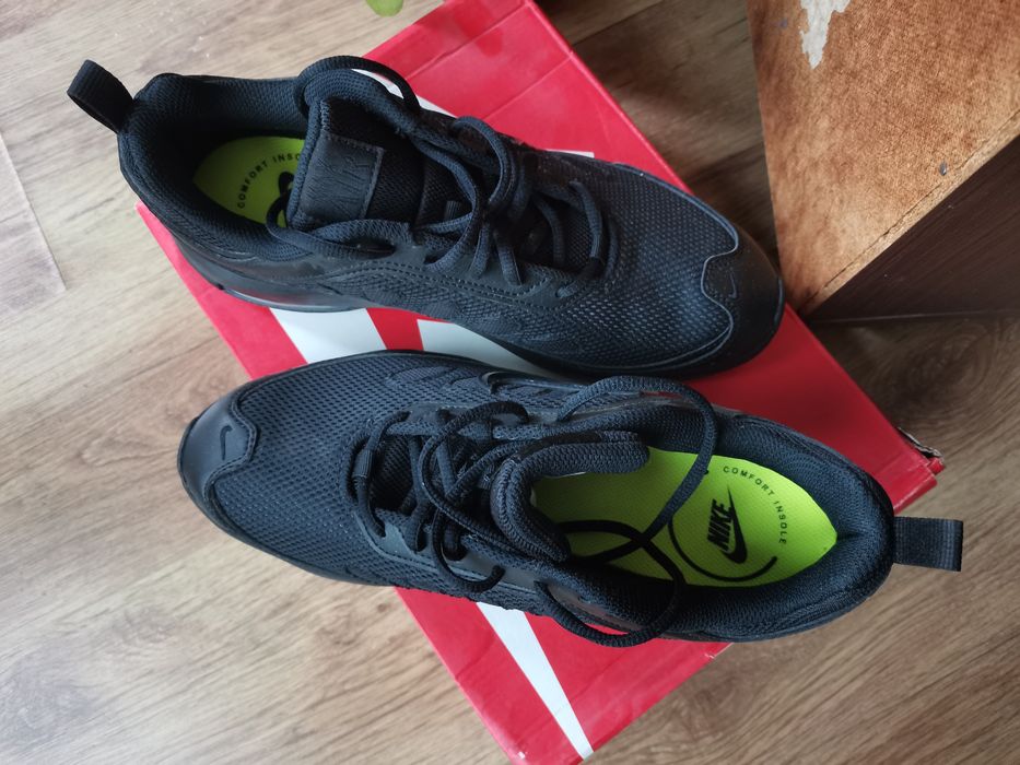 Маратонки   Nike