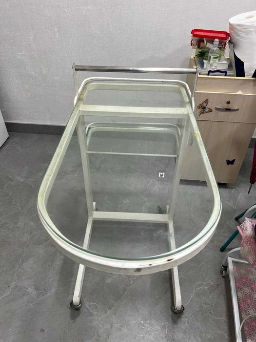 Массажная кушетка и столик