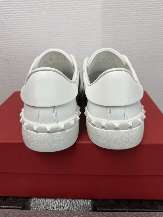 Vand adidasi valentino originali