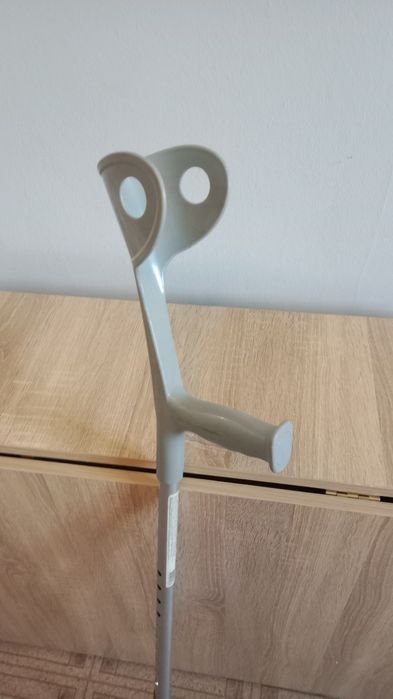 Костыль подлокотный продам.