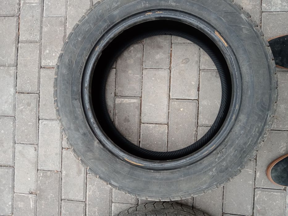 Продам шины зимние.