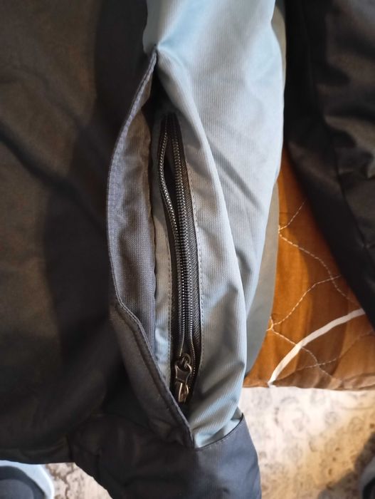 Мъжко зимно яке LEAF с качулка, размер XL, цена 70 лв.