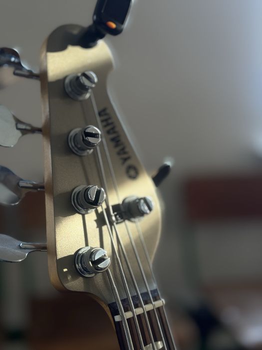 Yamaha bass gitara