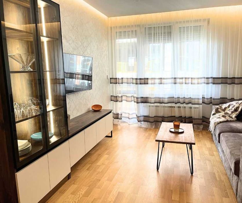 Дава се под наем Двустаен апартамент в София, Център - 60 кв.м за 943.5 € - Снимка #1