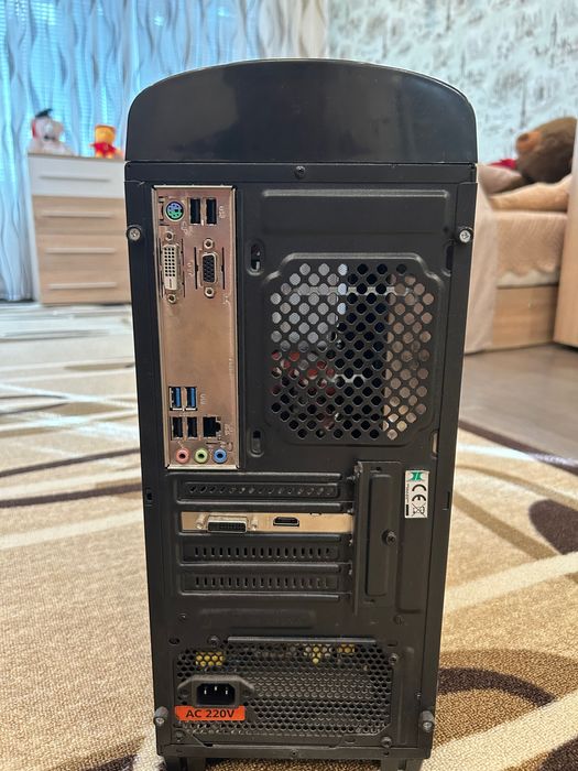 Настолен компютър в отлично състояние