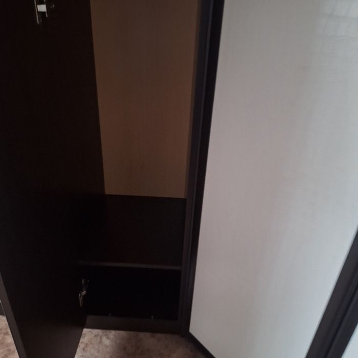 Срочно продам угловой шкаф