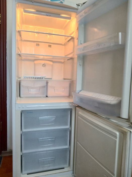 Продам холодилник Индезит