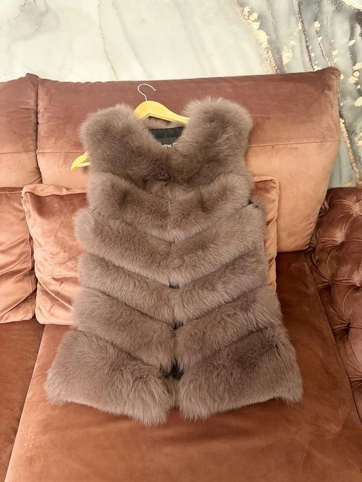 De vânzare!vesta din blana de vulpe!!!