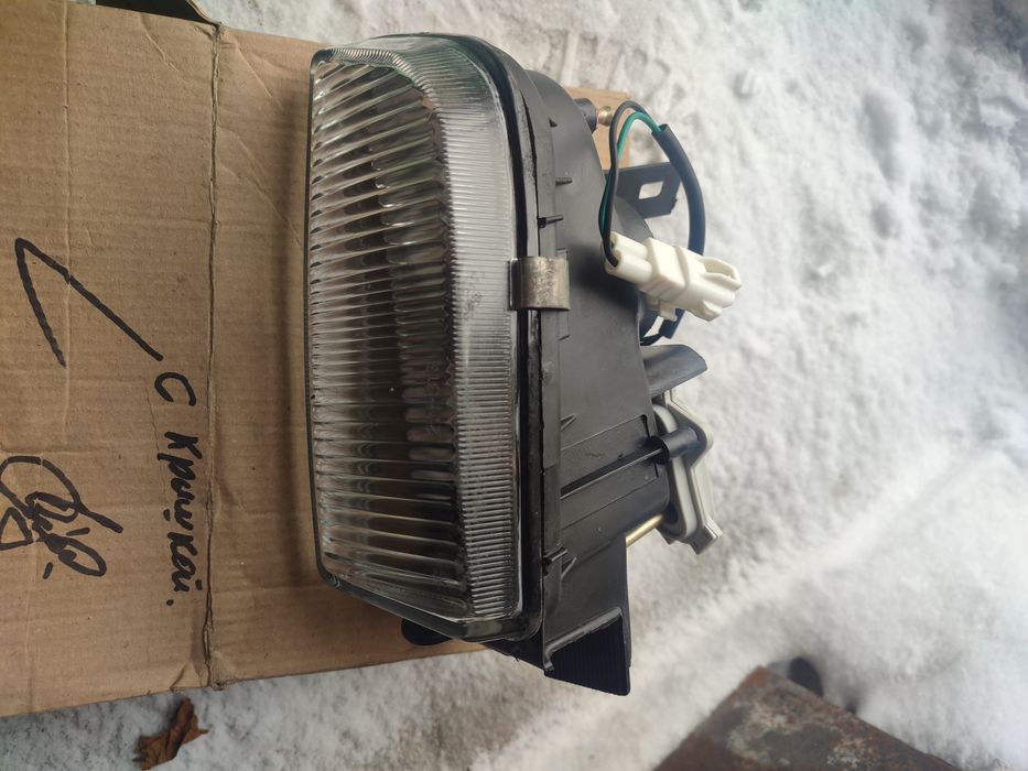 Продам противотуманки на Тойота Карина е