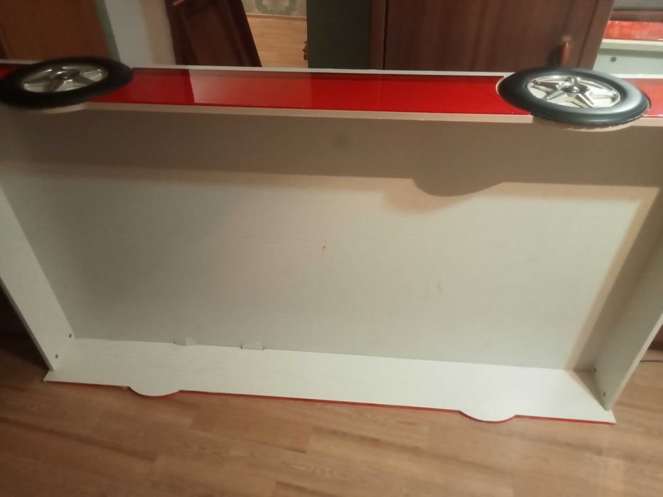 Продам кровать и шкаф детский б\у