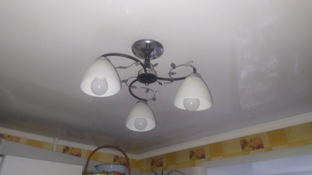 Люстра трёхрожковая