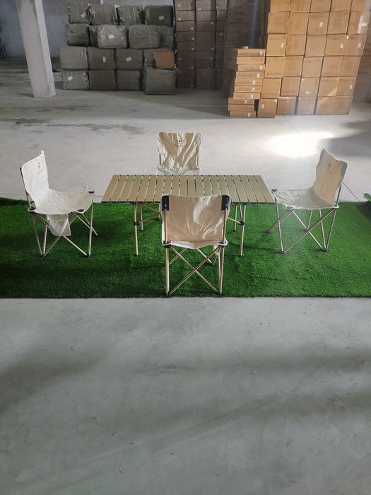 Столы и стулья для пикника и отдыха на природе.