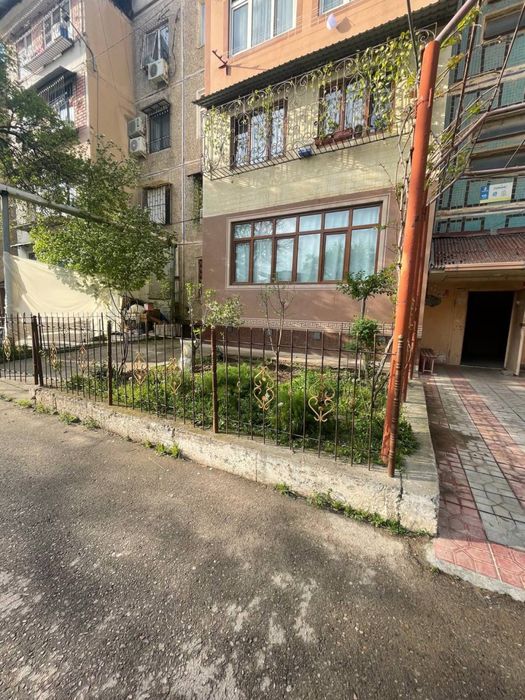 Arenda kvartira Medgaradok 5 xona 4 xona qilingan 100 kvm 1 etaj