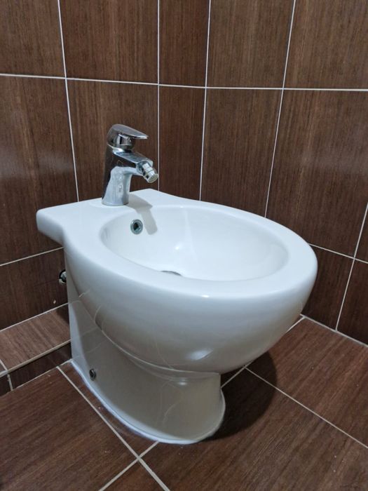 Продам биде с краном