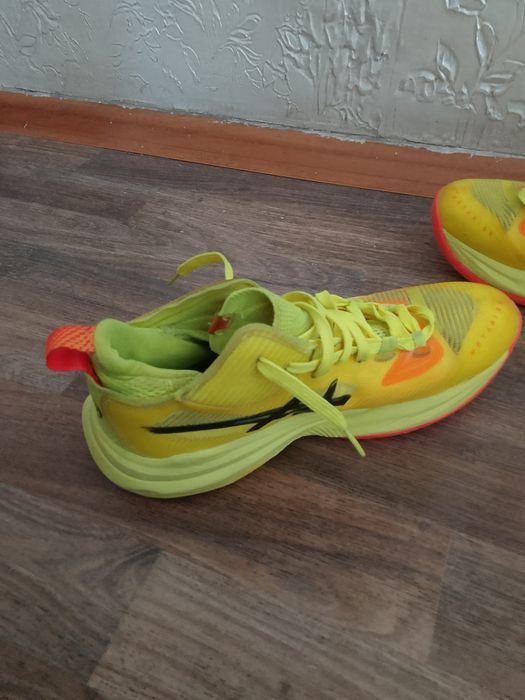 Кроссовки асиксы