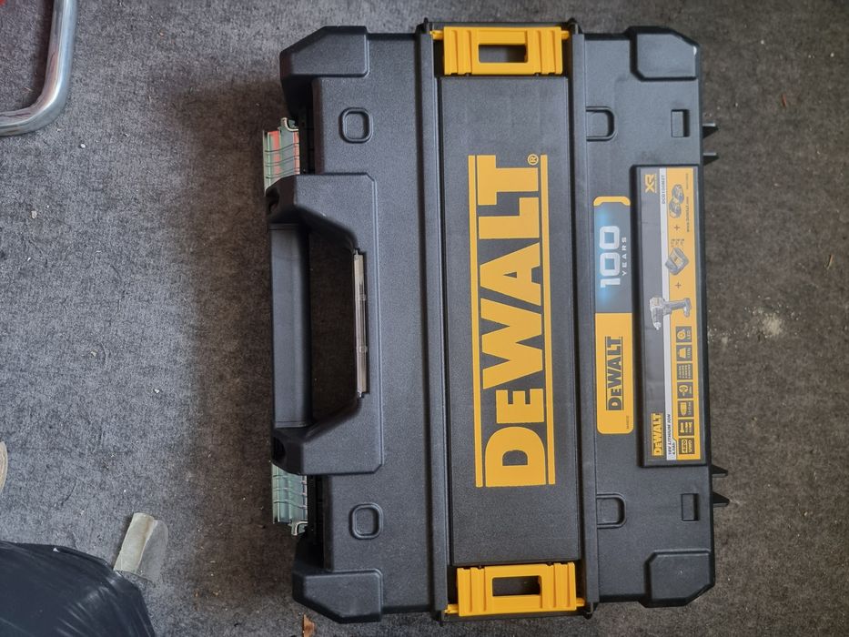 DeWalt Винтоверт комплект с куфар