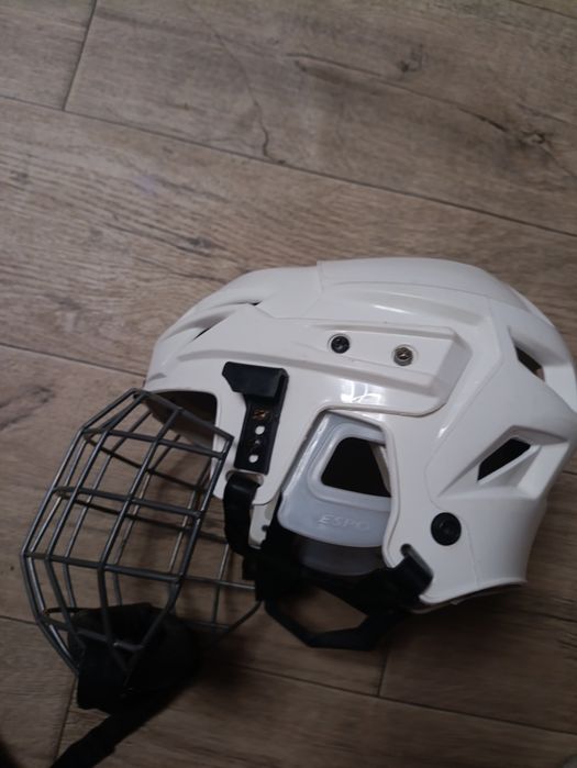 Хоккейный шлем Размер М-L